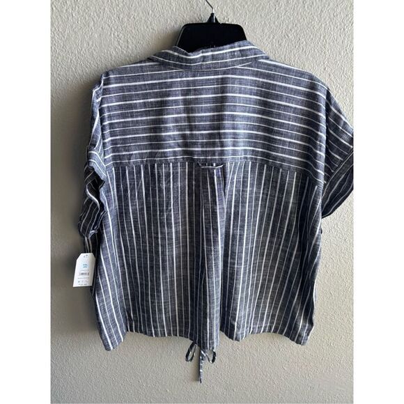 Women’s Plus Button Front Utility Shirt - Picture 4 of 5